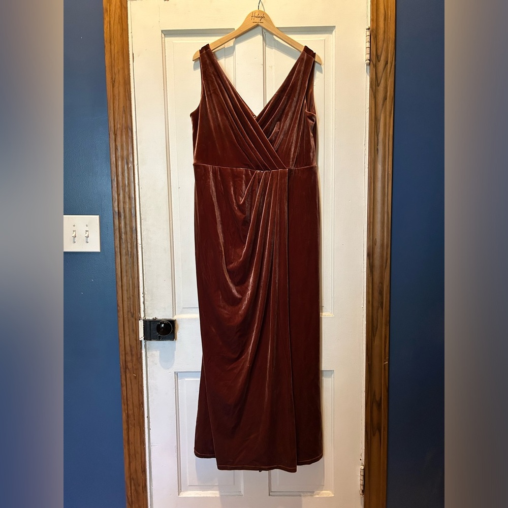 Revelry Blair Bridesmaid Dress in Terracotta Velvet Size 20